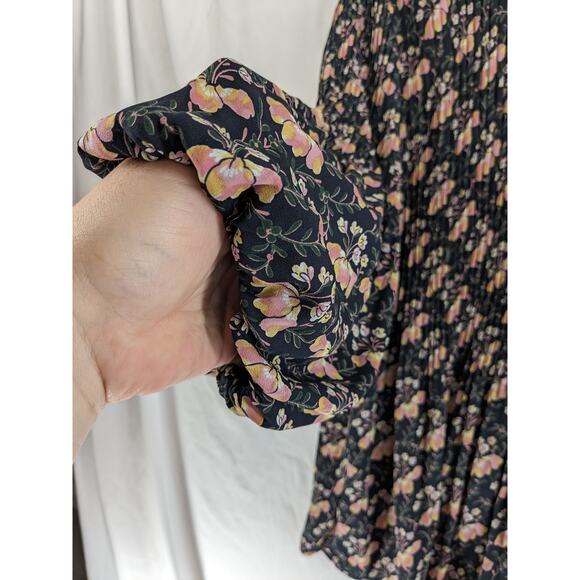 Ann Taylor Floral Tunic S Black Blouse Pleats Top Flowy Tie Neck Puff 3/4 Sleeve - Picture 3 of 11